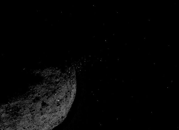 Астероид Бенну снятый космическим аппаратом OSIRIS-REx 