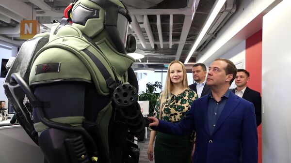  Дмитрий Медведев во время осмотра офиса компании Mail.ru Group в Москве. 29 марта 2019