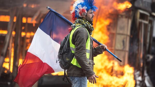 Акция протеста жёлтых жилетов в Париже