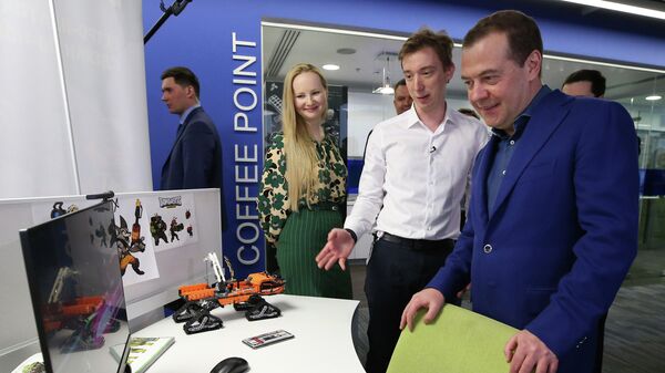 Председатель правительства РФ Дмитрий Медведев в офисе компании Mail.ru Group