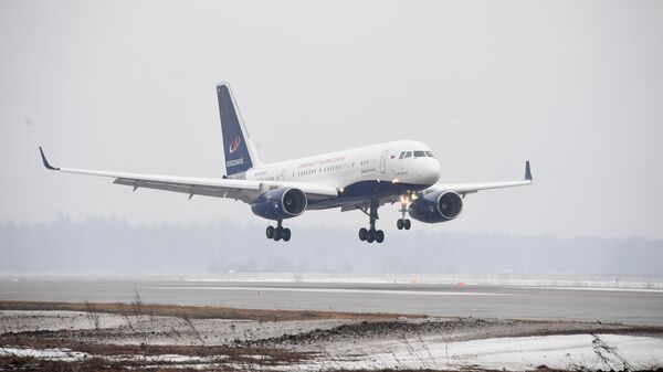 Самолет Ту-204-300 Сергей Королев совершает посадку на аэродроме Чкаловский в Московской области