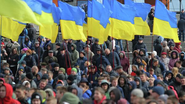 Украинские флаги на площади Независимости в Киеве