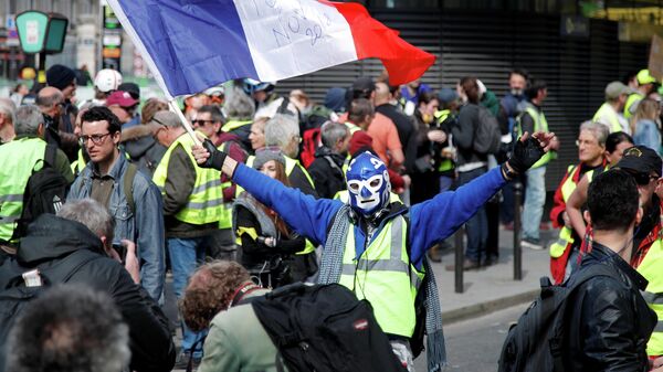 Протесты движения желтые жилеты в Париже, Франция