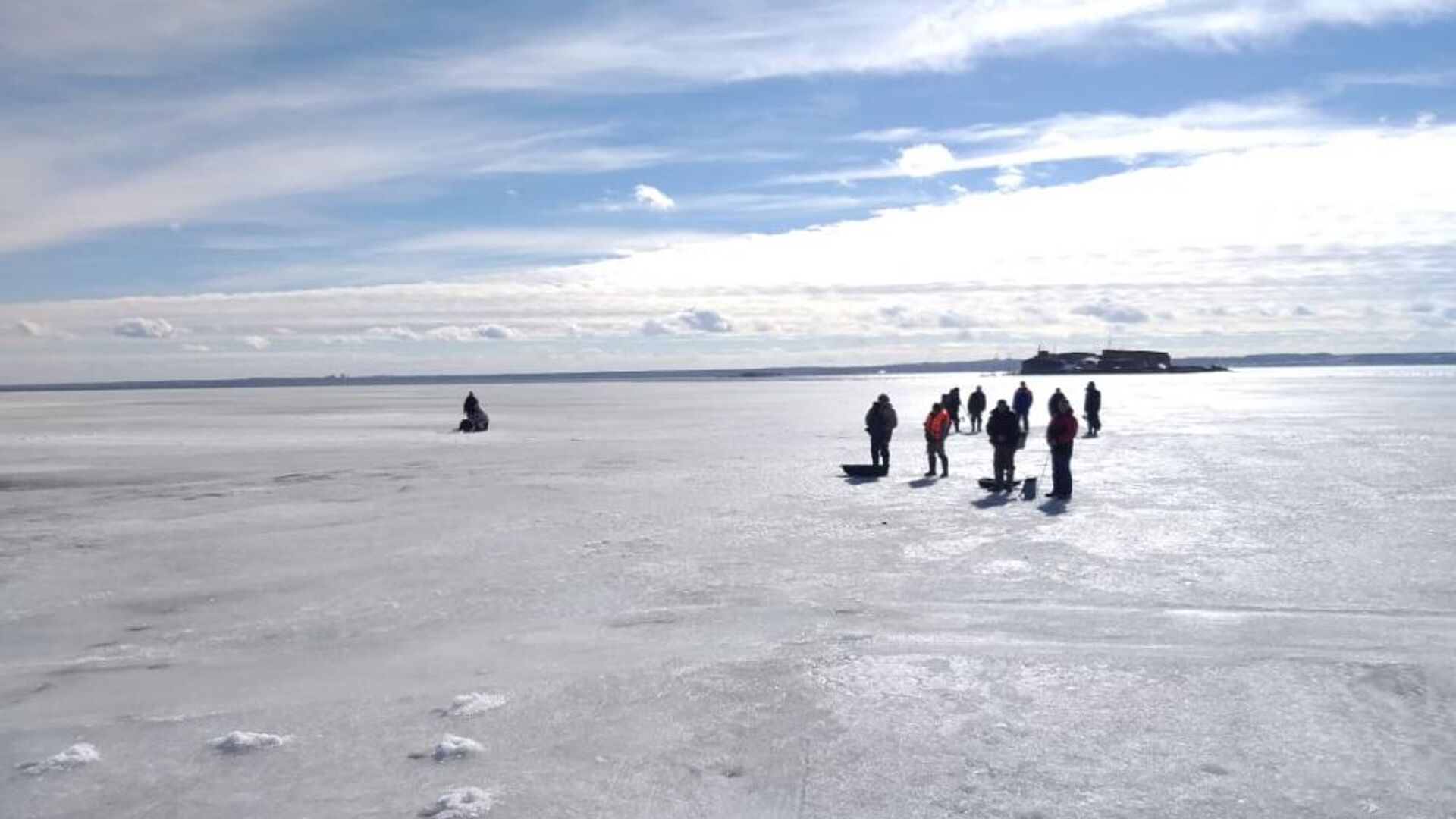 Со льда Финского залива спасены 89 рыбаков. 30 марта 2019 - РИА Новости, 1920, 25.02.2022