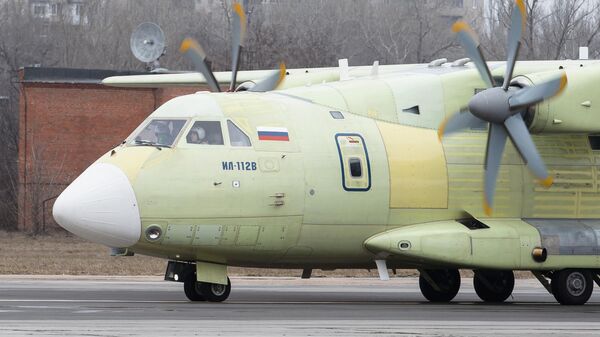 Новейший российский легкий военно-транспортный самолет Ил-112В во время своего первого испытательного полета. 30 марта 2019