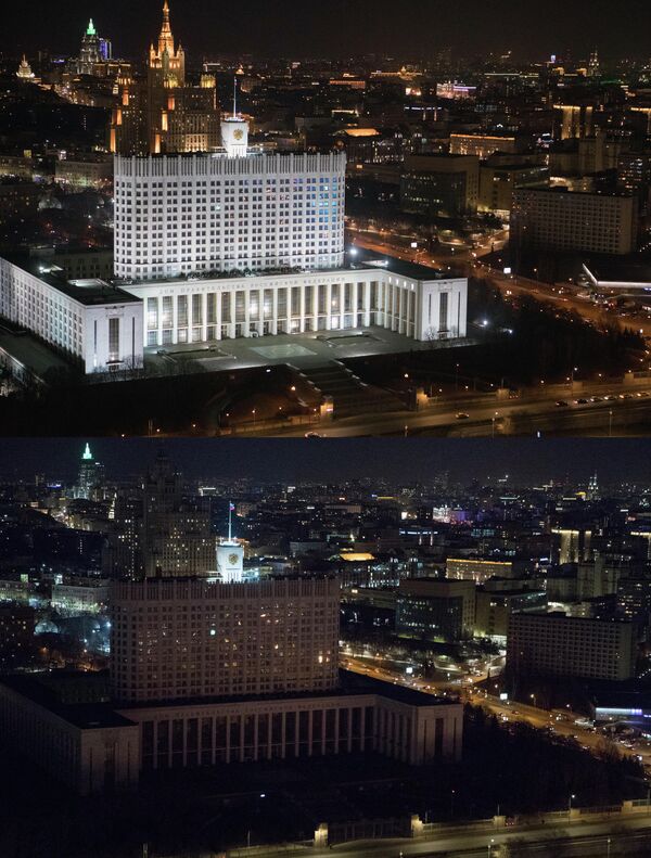 Здание Дома правительства РФ до и после отключения подсветки в рамках экологической акции Час Земли