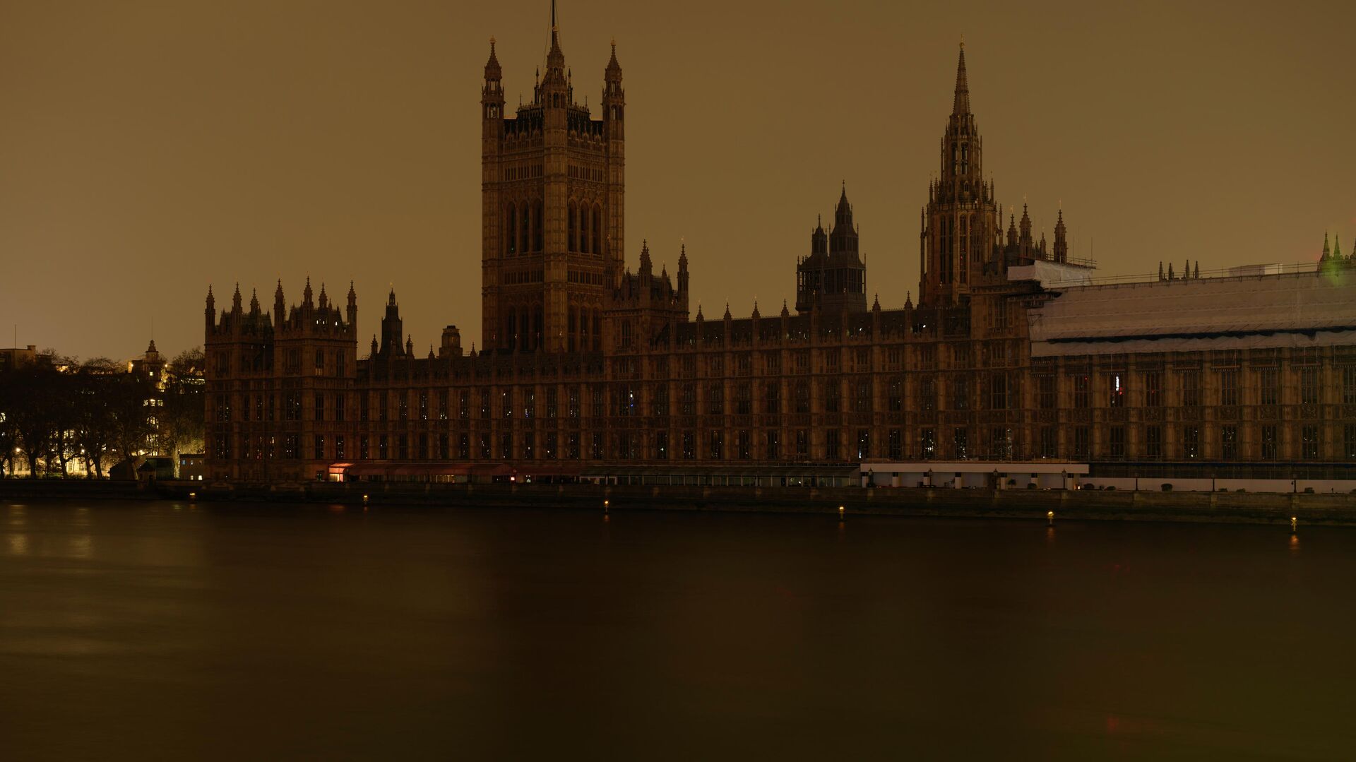 Вестминстерский дворец в Лондоне после отключения подсветки в рамках экологической акции Час Земли - РИА Новости, 1920, 31.12.2022