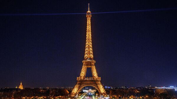 Эйфелева башня в Париже 