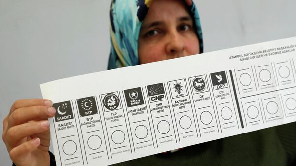 На избирательном участке в Стамбуле, Турция.