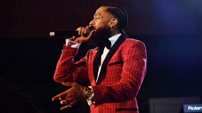 Американский рэпер Nipsey Hussle (Эрмиас Асгхедом) во время выступления в Лос-Анджелесе. 7 февраля 2019