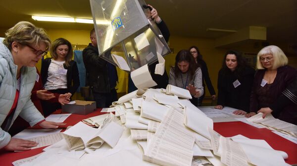 Подсчет бюллетеней на избирательных участках во Львове