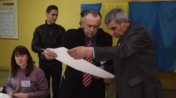 Подсчет бюллетеней на избирательных участках во Львове