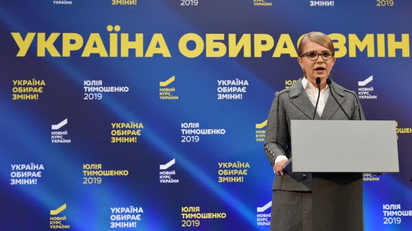 Кандидат в президенты Украины Юлия Тимошенко во время пресс-конференции в штабе партии Батькивщина в Киеве