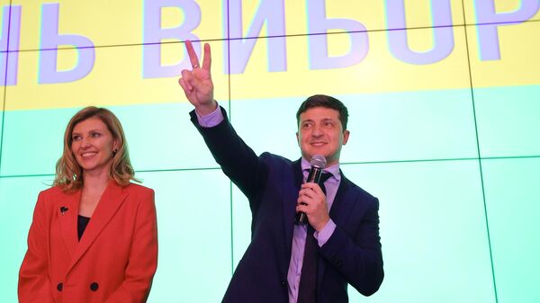 Кандидат в президенты Украины, актер Владимир Зеленский с супругой Еленой