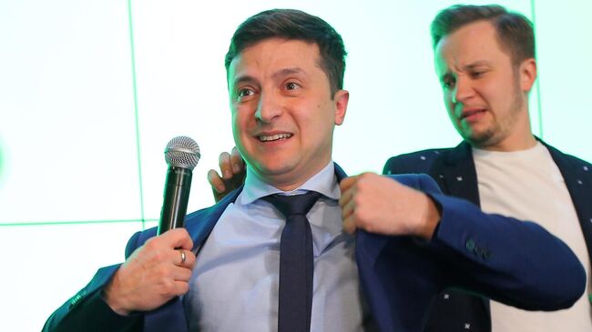 Кандидат в президенты Украины, актер Владимир Зеленский в своем избирательном штабе в Киеве. 31 марта 2019
