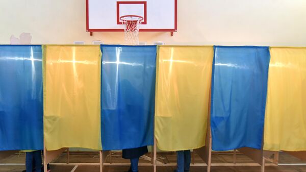 Избирательный участок во Львове во время голосования на выборах президента Украины
