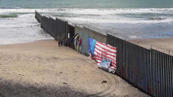 Пограничная стена с США в мексиканской Тихуане 