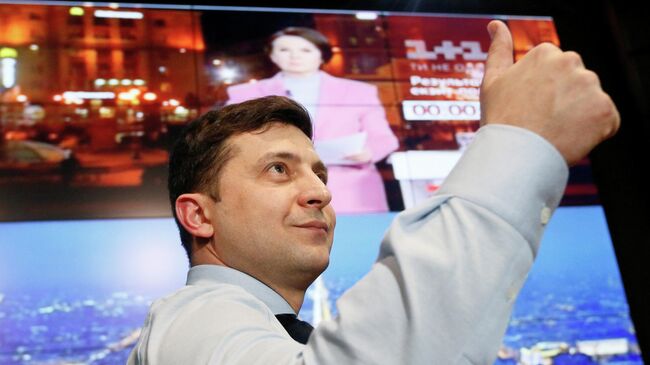 Владимир Зеленский в своем избирательном штабе в Киеве