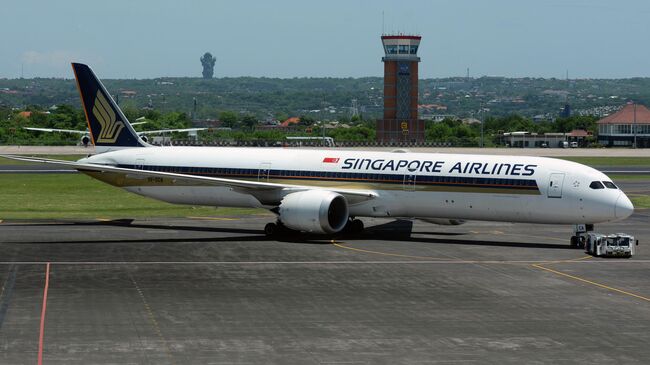 Самолет Boeing 787-10 Dreamliner авиакомпании Singapore Airlines 