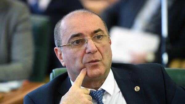 Президент Ассоциации российских банков Гарегин Тосунян перед заседанием Межрегионального банковского совета в Москве. 2 апреля 2019 Президент Ассоциации российских банков Гарегин Тосунян перед заседанием Межрегионального банковского совета в Москве. 2 апреля 2019