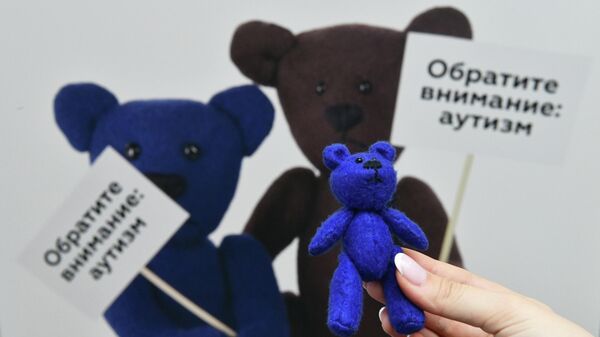 Синий медвежонок Петруша - символ фонда содействия решению проблем аутизма в России Выход