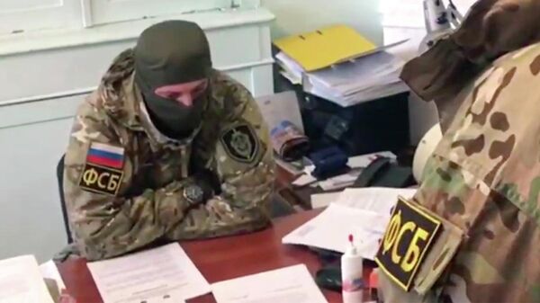Сотрудники ФСБ во время обысков в администрации Евпатории