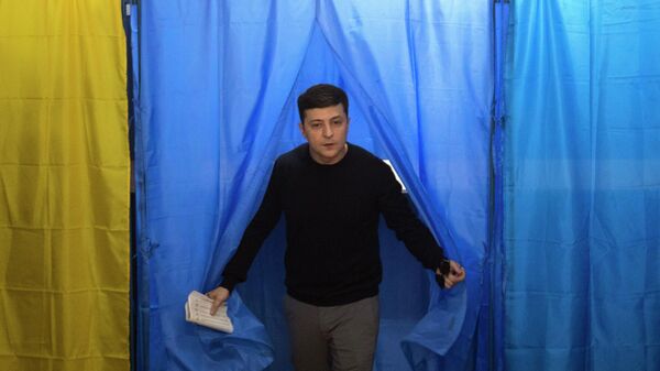Владимир Зеленский на избирательном участке в Киеве 