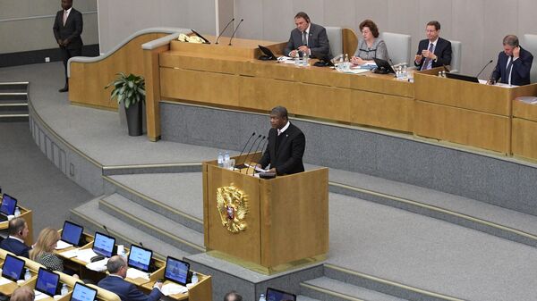 Президент Анголы Жуан Лоренсу на пленарном заседании Государственной думы РФ в Москве. 3 апреля 2019
