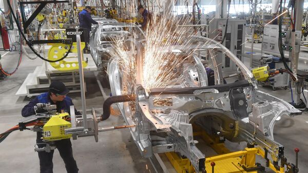 Цех завода по производству легковых автомобилей Mercedes-Benz концерна Daimler в индустриальном парке Есипово в Московской области