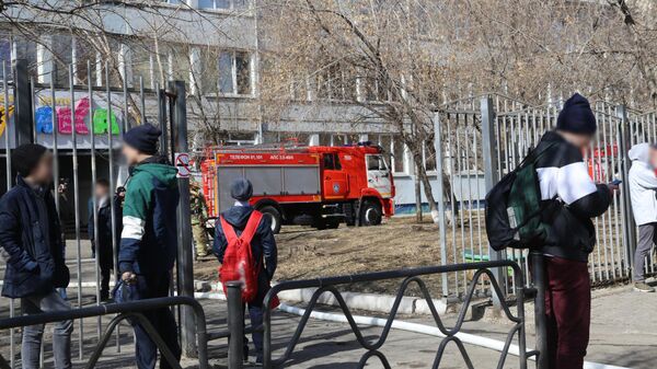 Эвакуация школы во время пожара в Красноярске. 3 апреля 2019