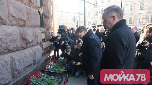 Беглов почтил память жертв теракта в метро