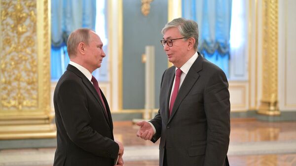 Президент России Владимир Путин и президент Казахстана Касым-Жомарт Токаев во время встречи