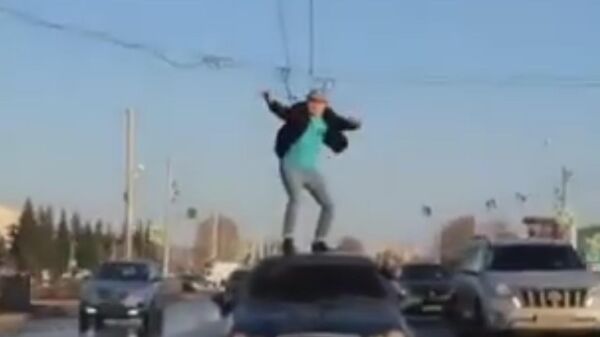 Блогера из Стерлитамака наказали за танцы на крыше движущегося автомобиля