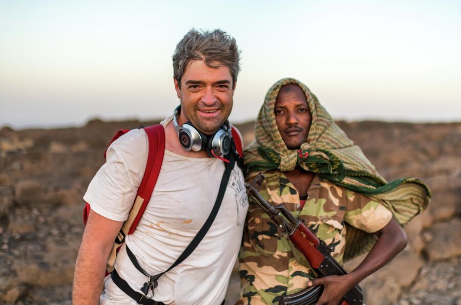 Сергей Доля с пограничником, на границе Эфиопии с Эритреей