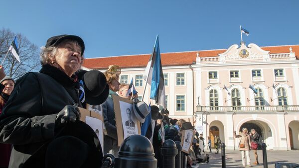 Акция протеста против нового правительства у здания парламента Эстонии в Таллине. 4 апреля 2019