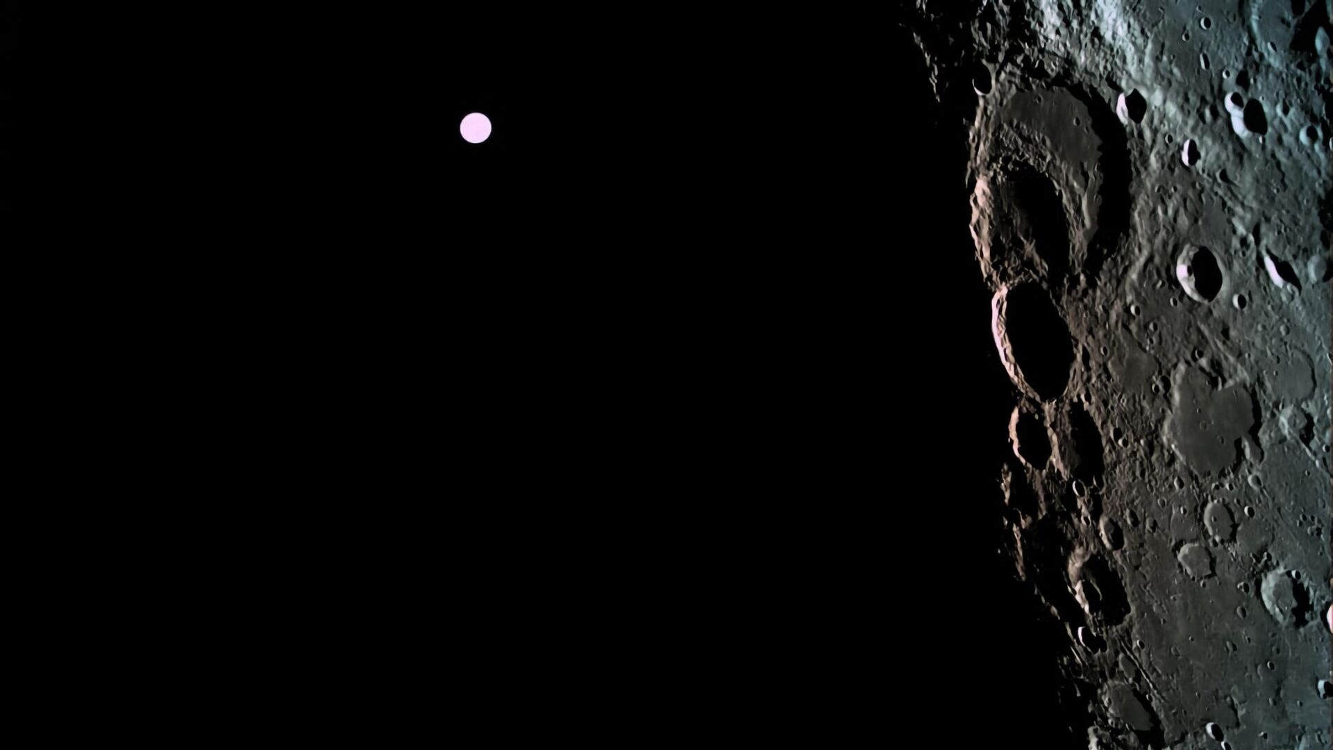 Коллективная фотография Луны и Земли, полученная зондом Берешит с высоты в 500 километров - РИА Новости, 1920, 27.11.2020