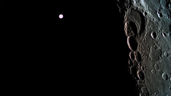 Коллективная фотография Луны и Земли, полученная зондом Берешит с высоты в 500 километров