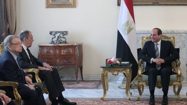 Глава МИД РФ Сергей Лавров и президент Египта Абдель Фаттах ас-Сиси на встрече в Каире. 6 апреля 2019