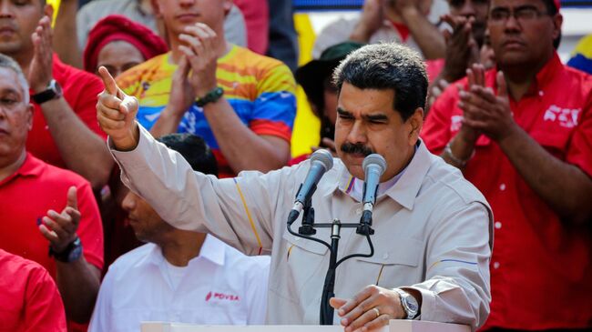Президент Венесуэлы Николас Мадуро выступает в Каракасе на акции своих сторонников. 6 апреля 2019