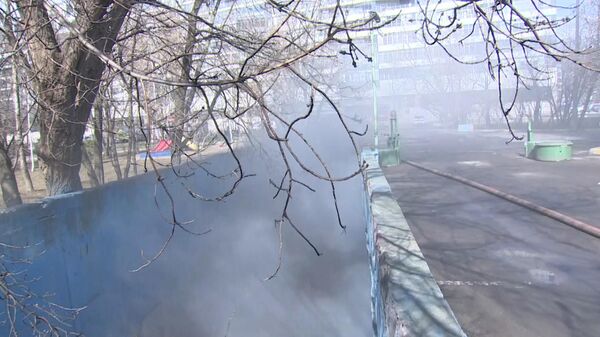 На севере Москвы горит подземная парковка. Съемки с места событий