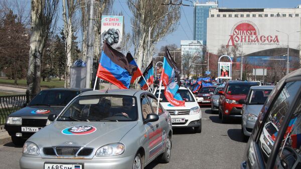 Участники автопробега, посвященного пятой годовщине провозглашения Донецкой Народной Республики.