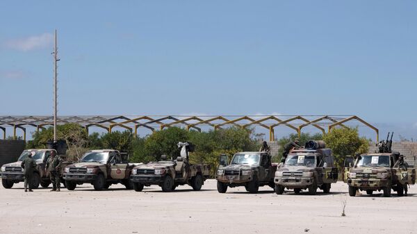 Военнослужащие Ливийской национальной армии под командованием Халифы Хафтара отправляются из Бенгази, чтобы усилить войска, наступающие на Триполи