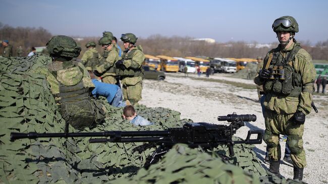 Участники международного конкурса полевой выучки среди воинских подразделений ВДВ Десантный взвод на АрМИ-2019