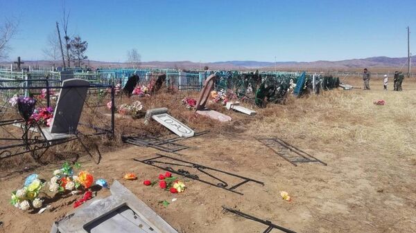 Оскверненные могилы на кладбище в Бичурском районе Бурятии