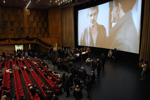Церемония прощания с народным артистом России Алексеем Булдаковым в Центральном доме кино в Москве
