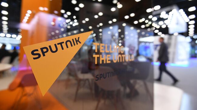 Стенд международного информационного агентства и радио Sputnik 