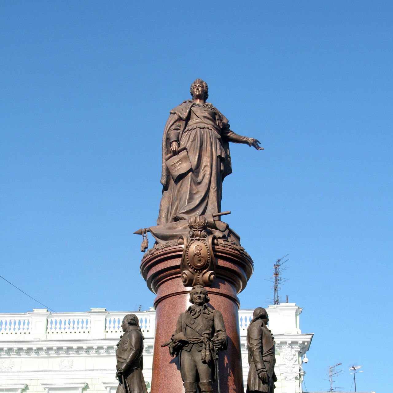 В Одессе демонтируют памятники Екатерине II и Суворову - РИА Новости,  30.11.2022