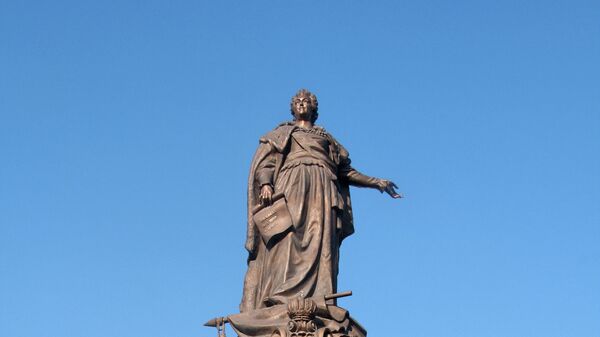 Памятник российской императрице Екатерине II — центральная фигура скульптурной композиции, изображающей основателей Одессы