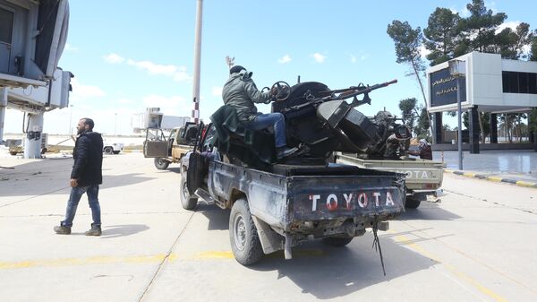 Проправительственные военные в аэропорту Триполи, Ливия. 8 апреля 2019