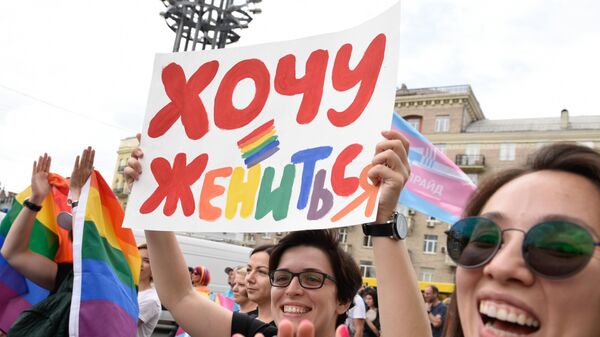 Участники Марша равенства в поддержку ЛГБТ сообщества в Киеве